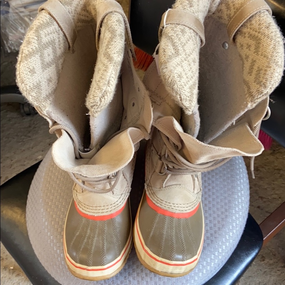 Sorel Boots - Picture 1 of 8